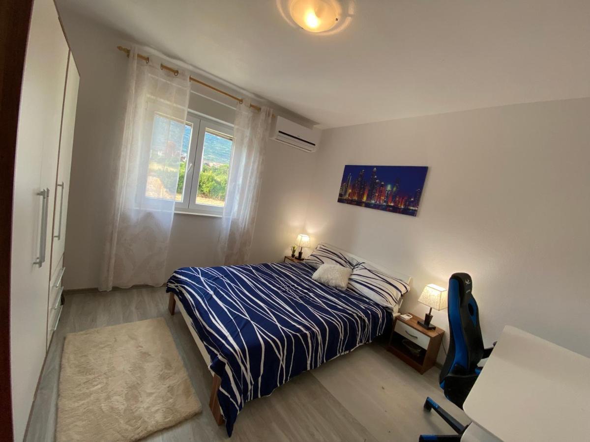 Spacious Apartment Close To The Sea In Split Area คาชเตลา ภายนอก รูปภาพ