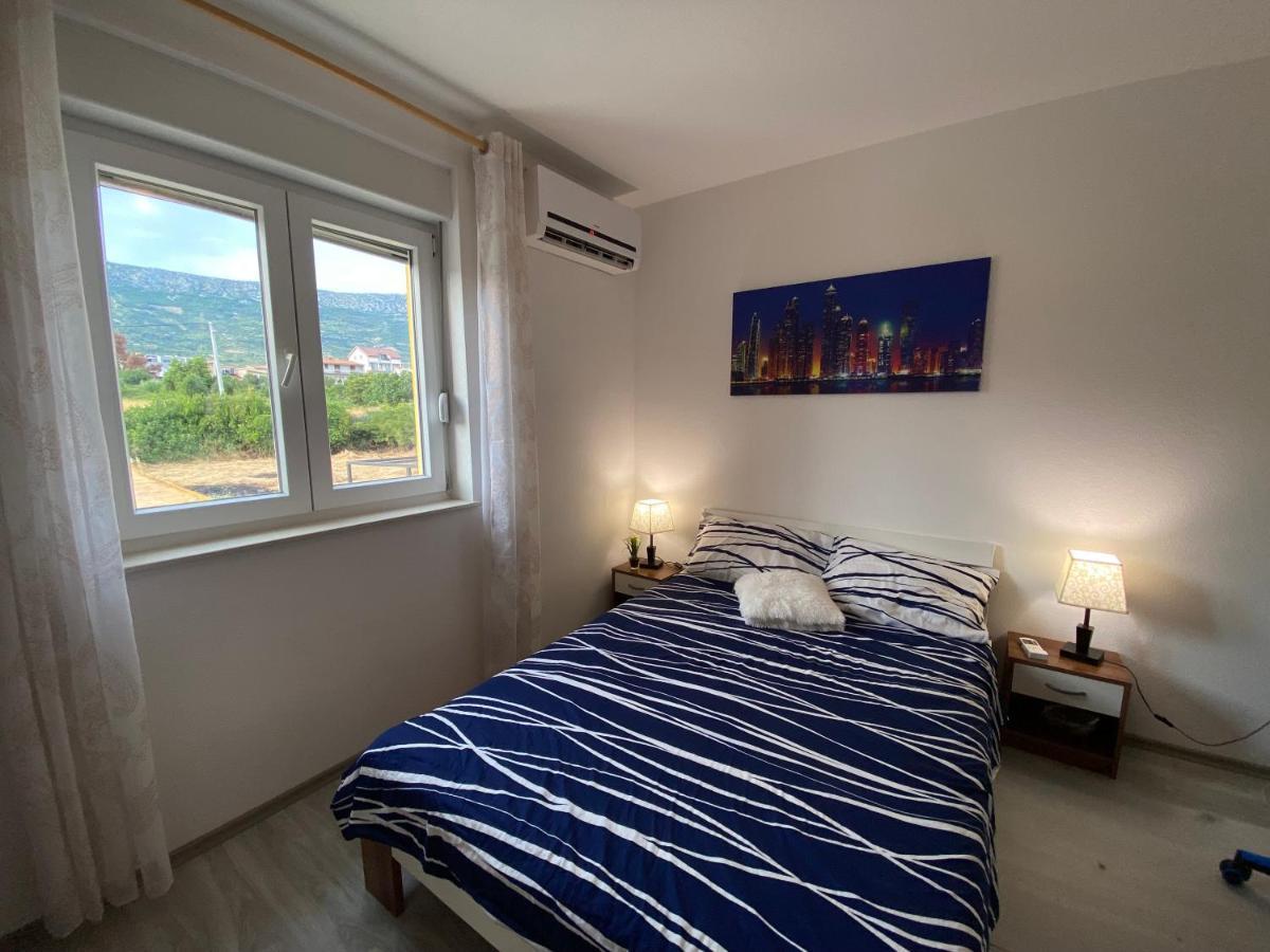 Spacious Apartment Close To The Sea In Split Area คาชเตลา ภายนอก รูปภาพ