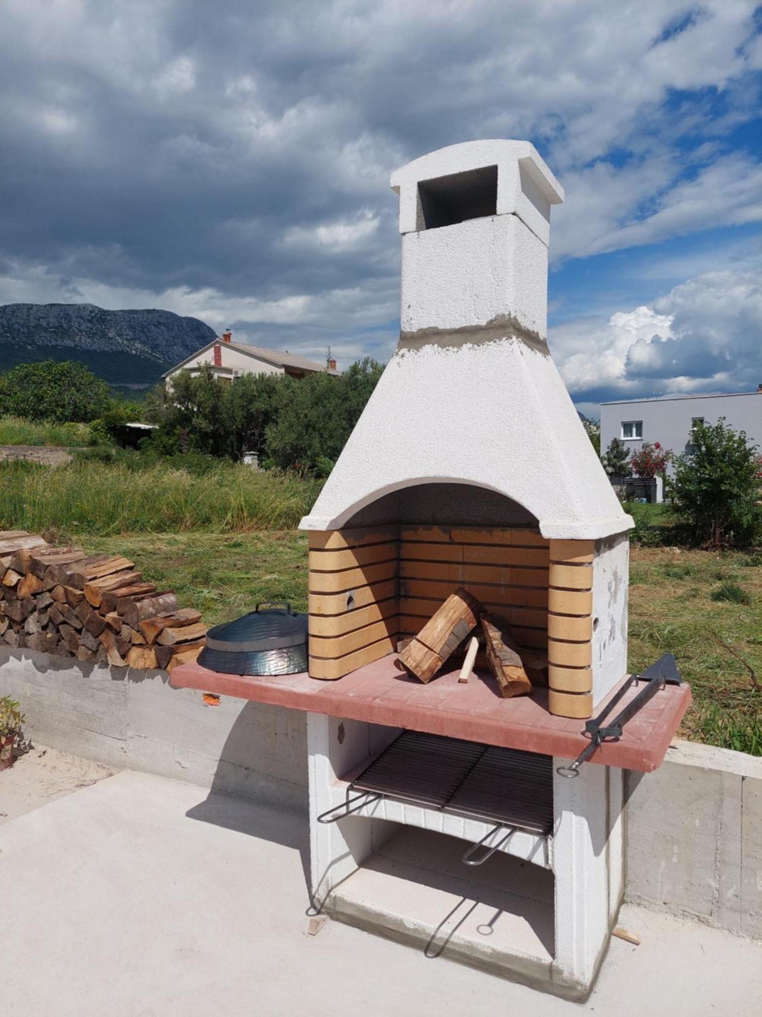 Spacious Apartment Close To The Sea In Split Area คาชเตลา ภายนอก รูปภาพ